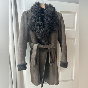 Immaculate THEORY shearling lamb trench style coat, w/real fur collar. Medium